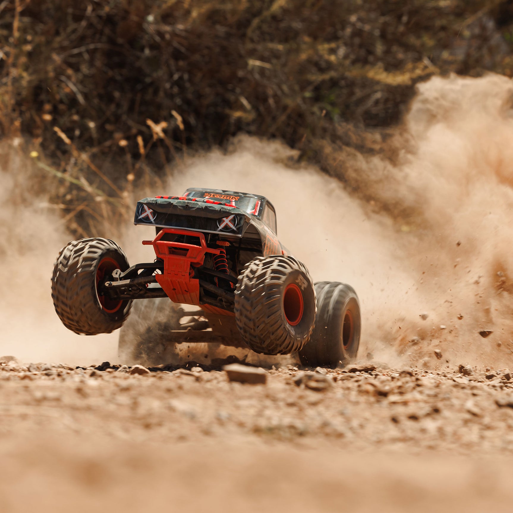 Quake 223S 1/10 2WD Monster Truck RTR, Red