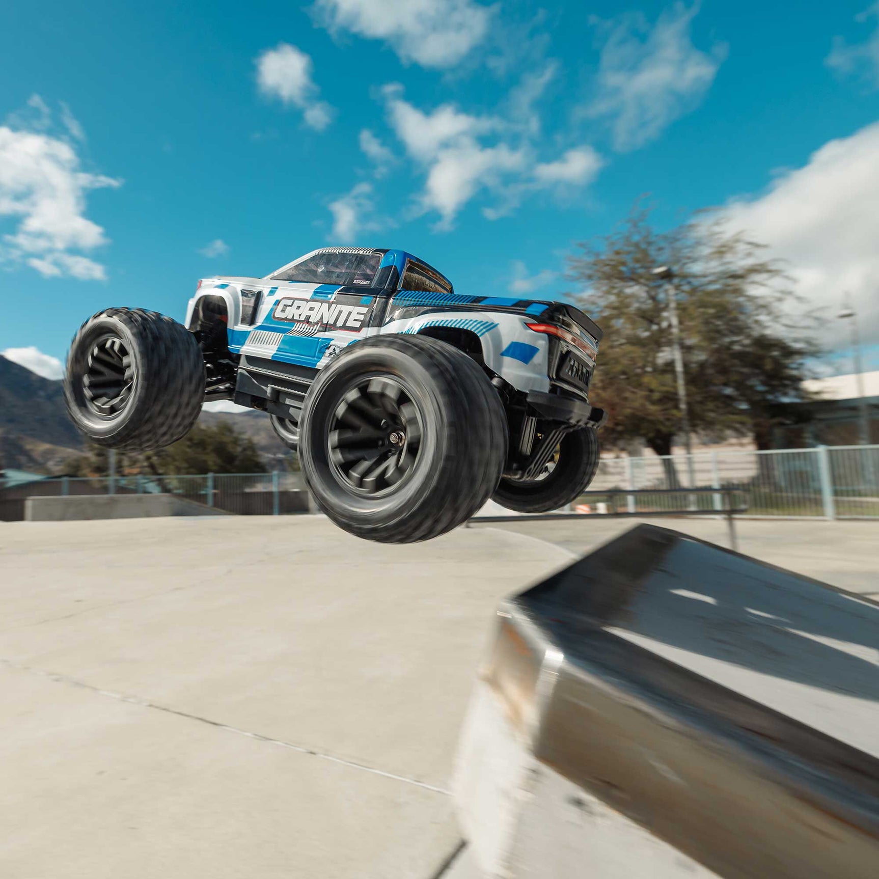 Granite 4X4 665 MEGA 1/10 Monster Truck RTR, Blue