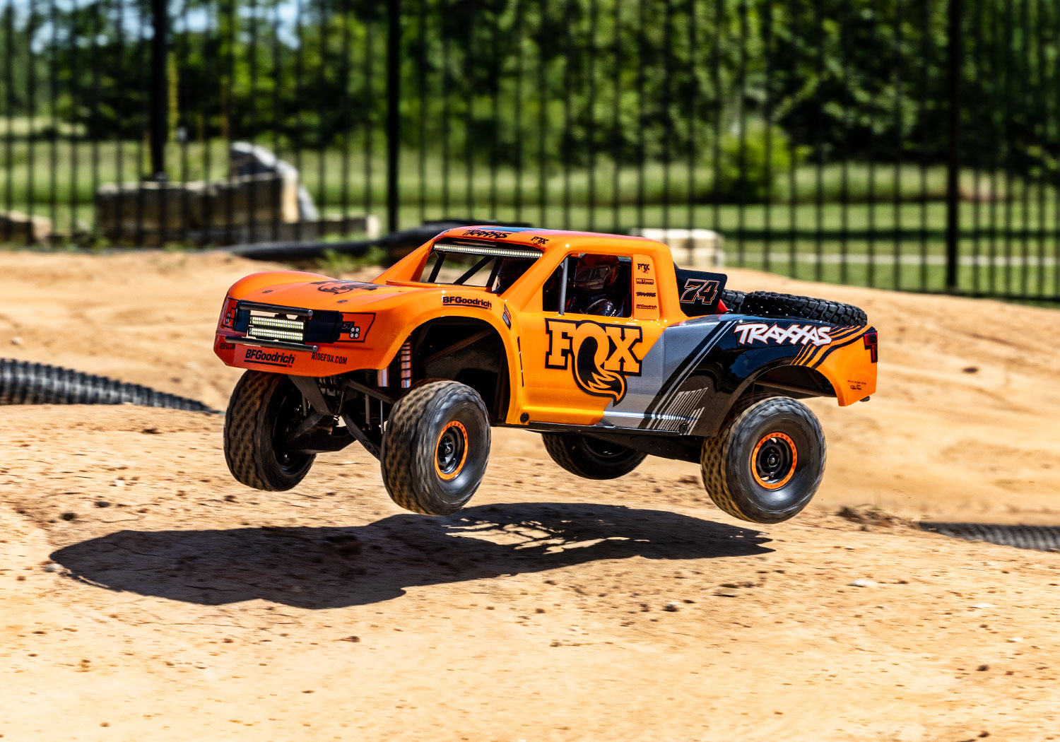 Unlimited Desert Racer 4X4 Short Course Truck RTR, Fox