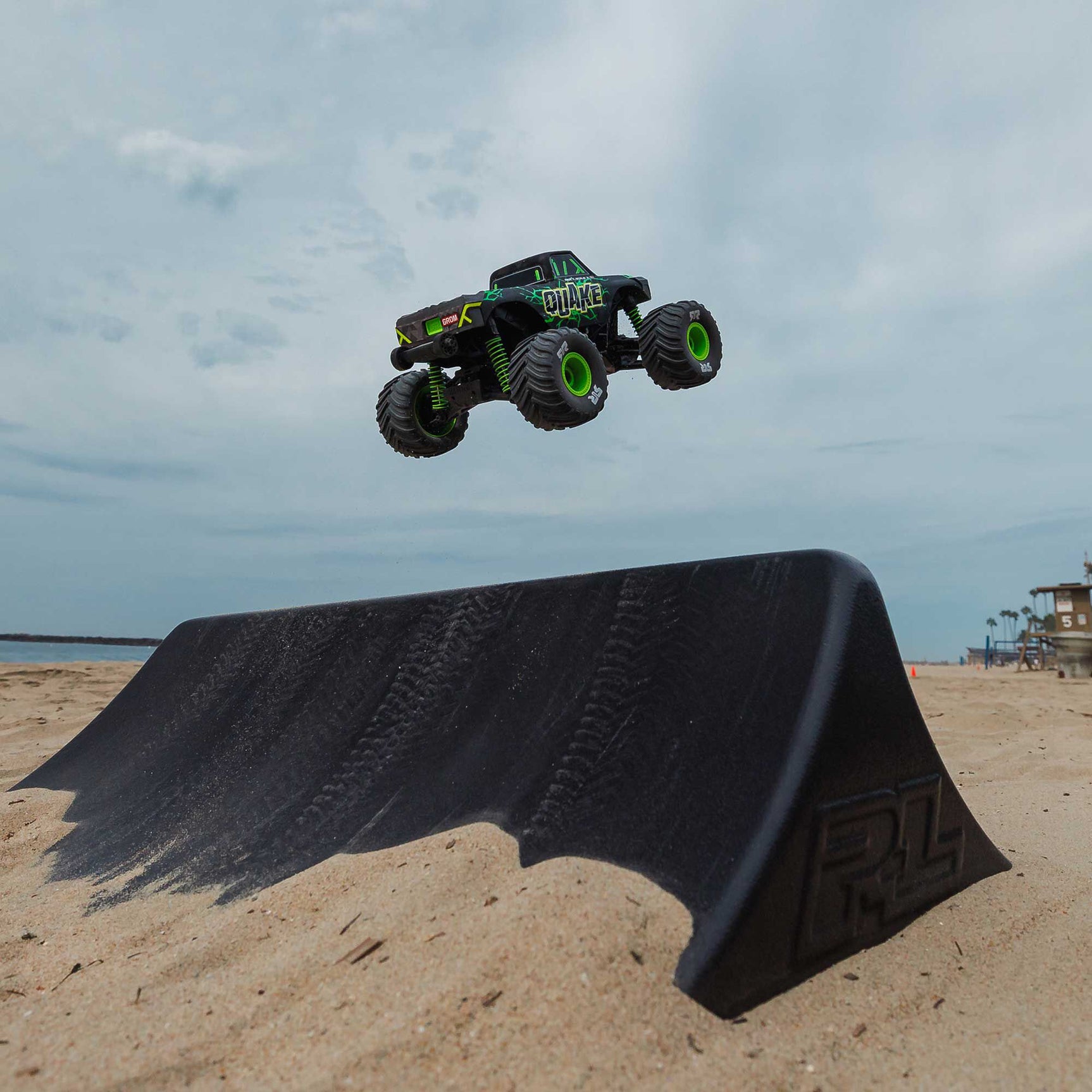 Quake Grom 1/16 4X4 Monster Truck RTR Combo, Green