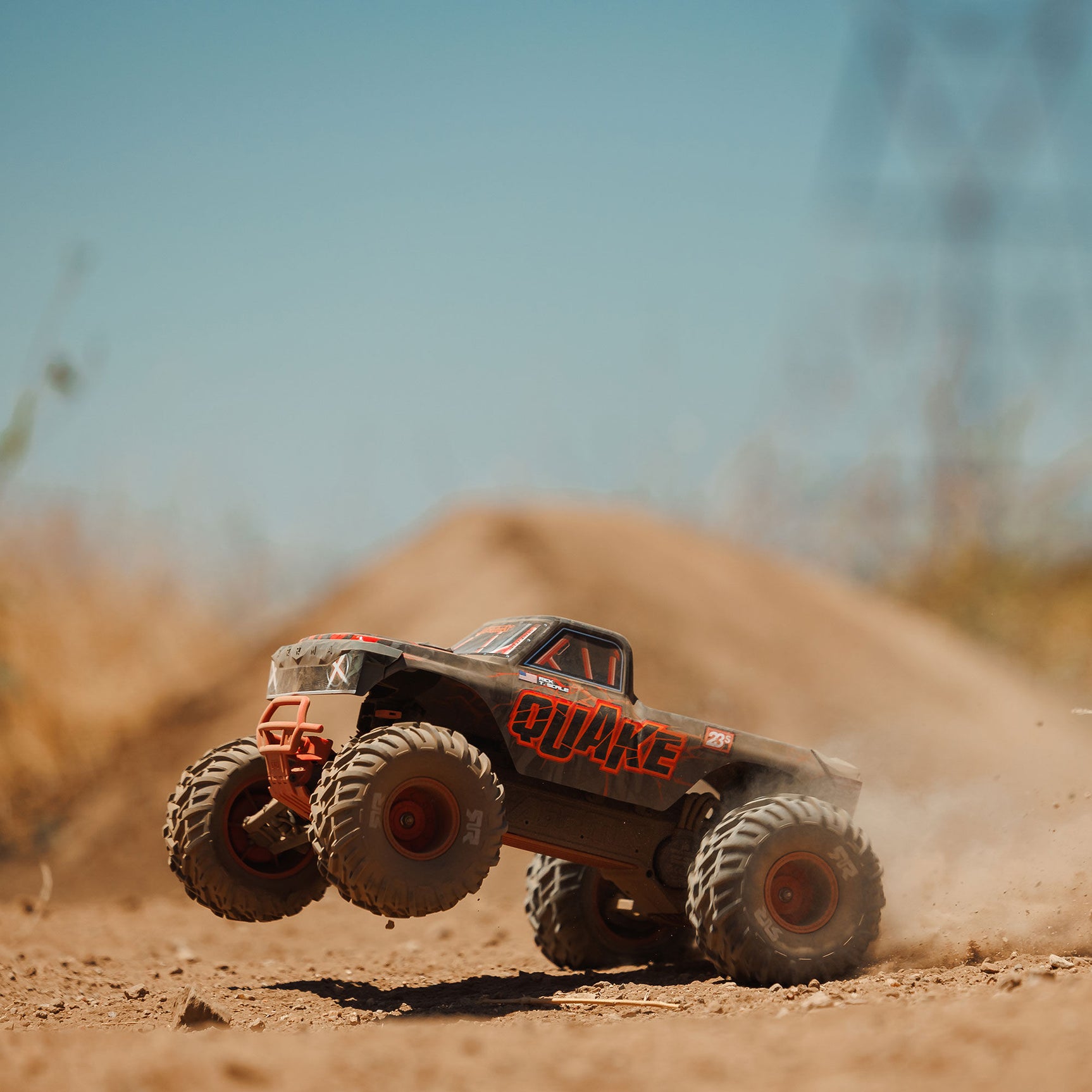 Quake 223S 1/10 2WD Monster Truck RTR, Red