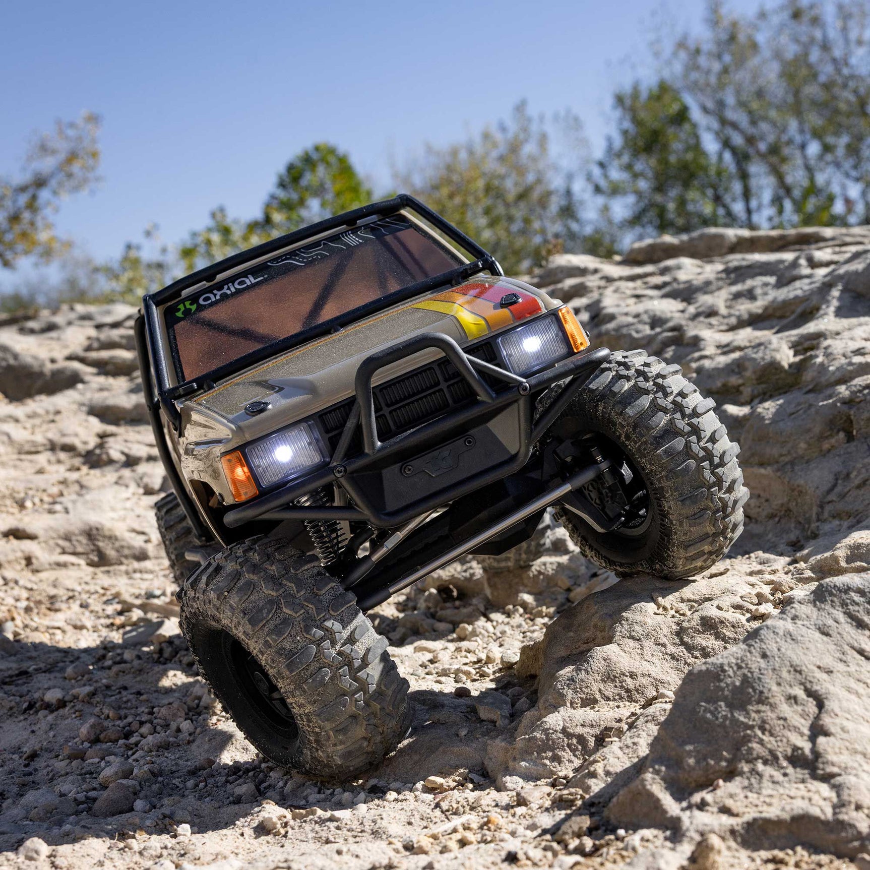 SCX10 III 1987 Toyota SR5 1/10 4X4 Crawler, Tan