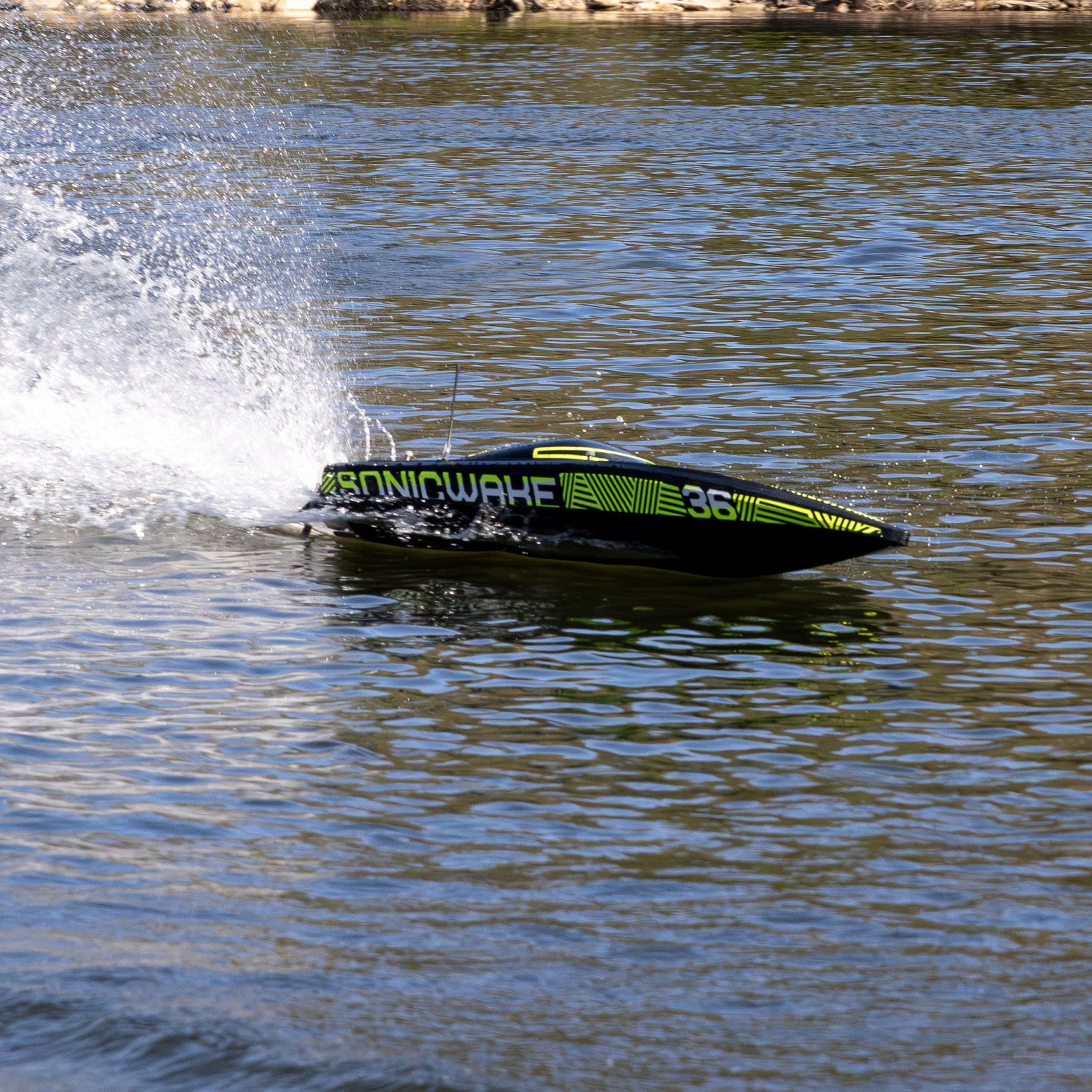 Sonicwake 36in V3 Self-Righting V-Hull Boat RTR, Black